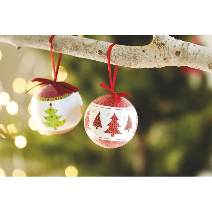 Boule de Noël et boîte. Boule de Noël et boîte.