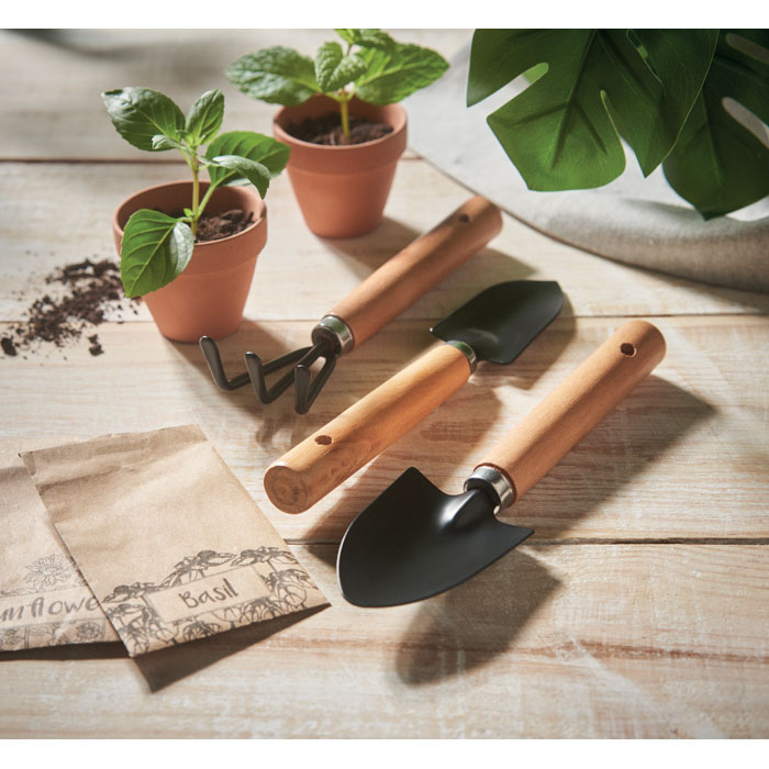 3 outils de jardinage 3 outils de jardinage