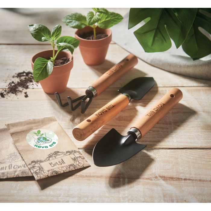 3 outils de jardinage 3 outils de jardinage