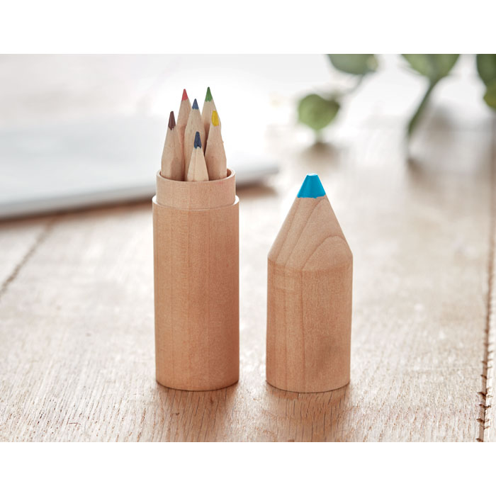 6 crayons dans un étui en bois