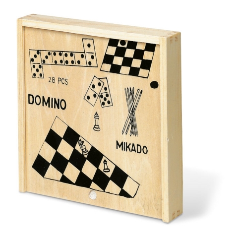 4 jeux dans une boîte en bois