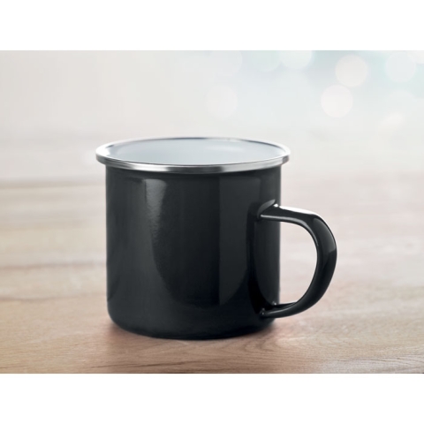 Tasse en métal émaillé